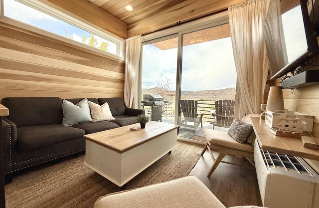 Modern Tiny Home Near Escalante Monument View