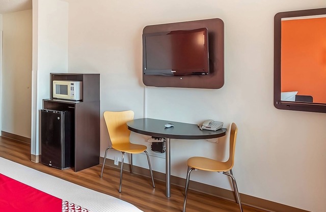 Pleasant Stay, Convenient Location! Near Shelby Splash Park and Pool