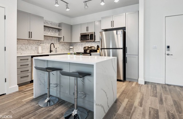PURE SUITES 2 Bed Downtown Phoenix Gym Pool Grills Parking