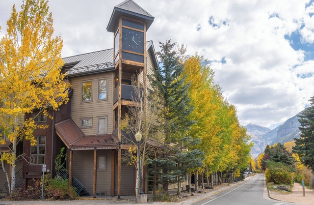 Spacious Condo in Telluride-Beautiful West Views!