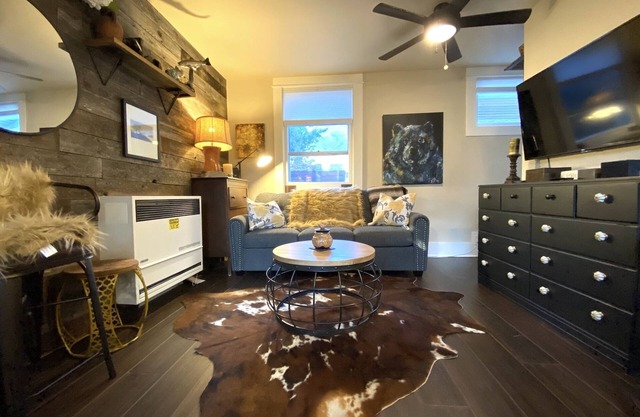 The Chic Guest Retreat in Old Town near CSU!