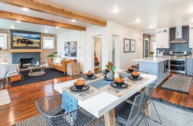 This house is a 4 bedroom(s), 3.5 bathrooms, located in Salt Lake City, UT.