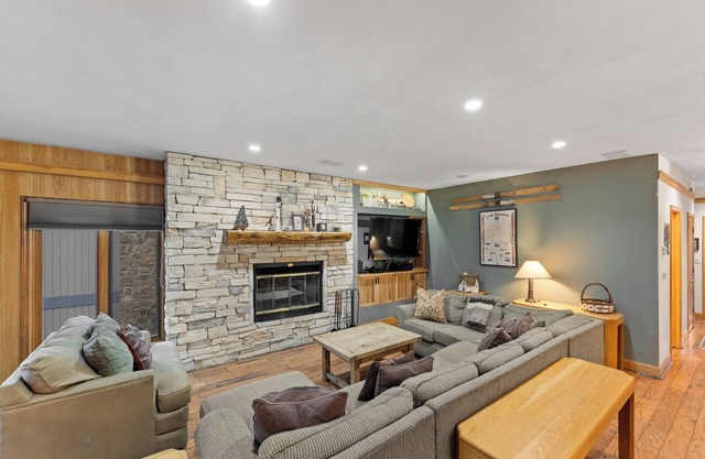 Walk to Lift, Shops, and Dining, Enjoy Balcony & Private Indoor Hot Tub and