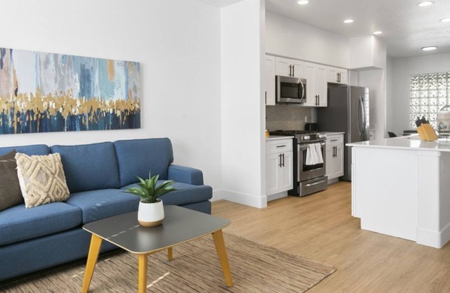 Zone Luxe Stylish 2BR Condo w Pool Ideal for Family Getaway