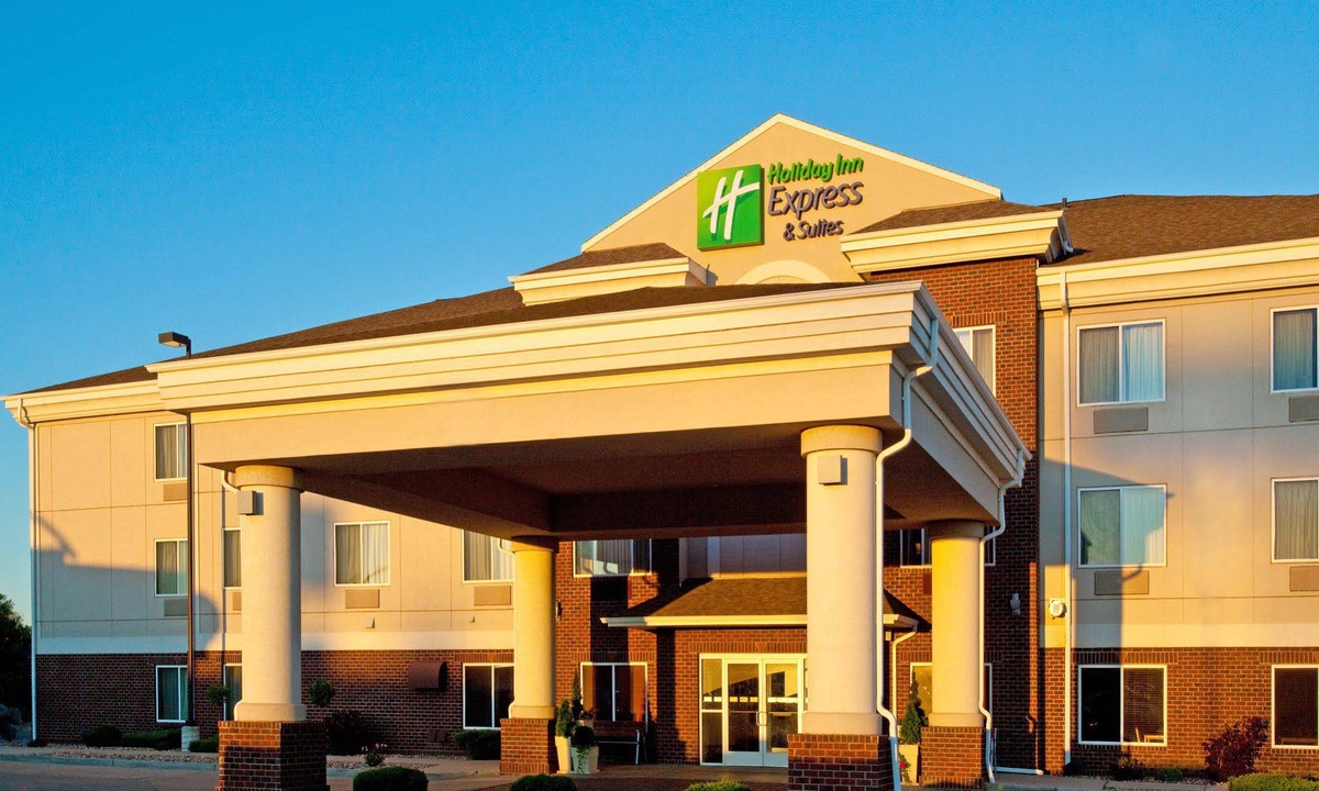 Dickinson Hotel | Holiday Inn Express Hotel & Suites Dickinson, an Ihg Hotel