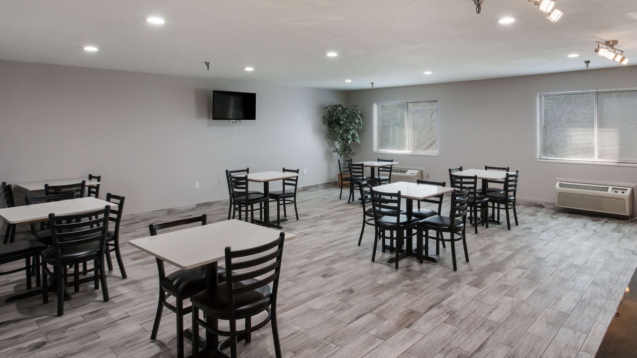Photo of Livingroom in Midvale