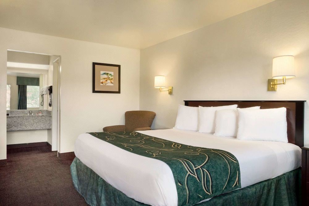 Photo of Bedroom in Winslow