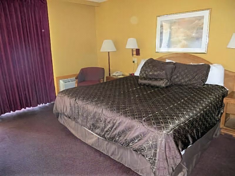 Photo of Bedroom in Northwest Colorado Springs
