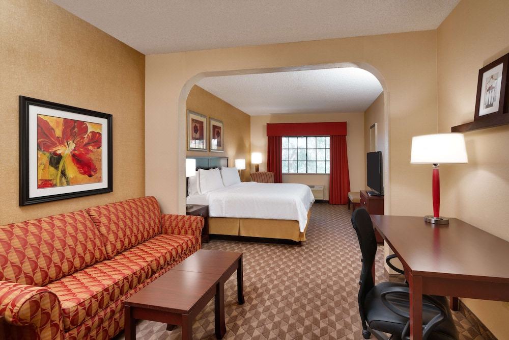 Photo of Livingroom in Evans Churchill