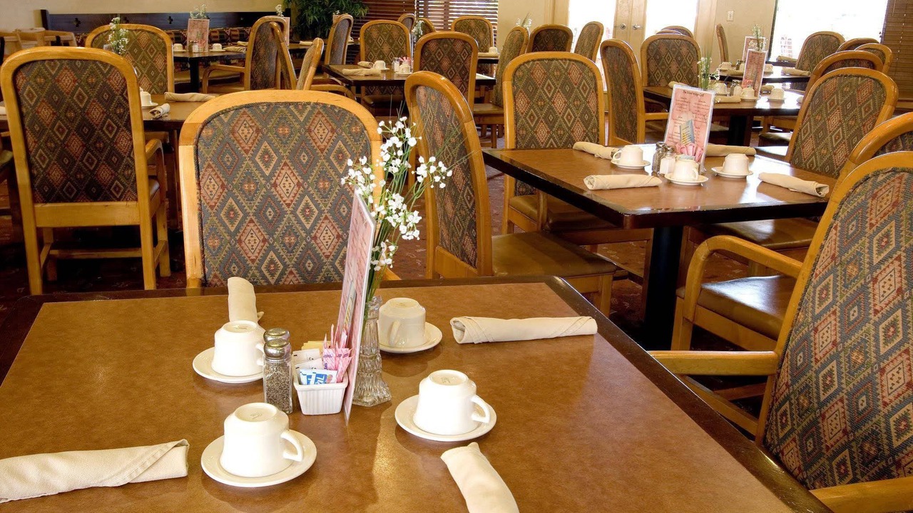 Photo of Livingroom in Thunderbird Industrial Airpark