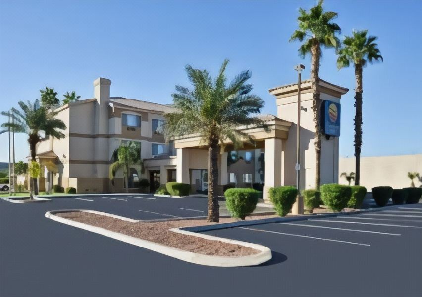 Photo of Buildings in Estrella