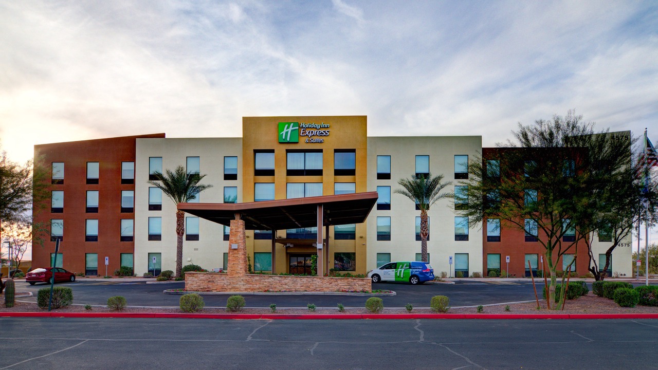 Photo of Buildings in Desert Ridge West
