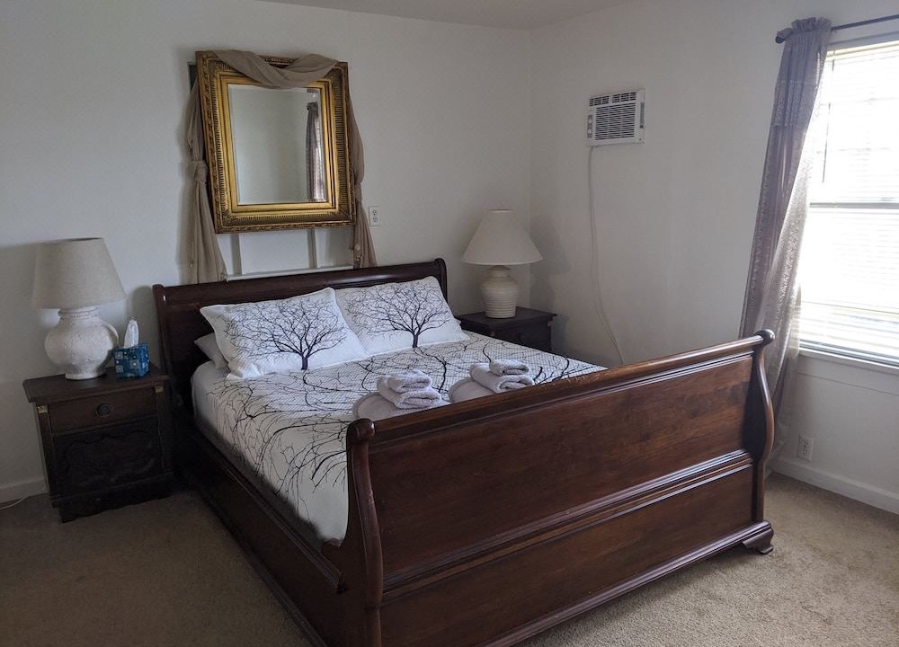Photo of Bedroom in Oracle
