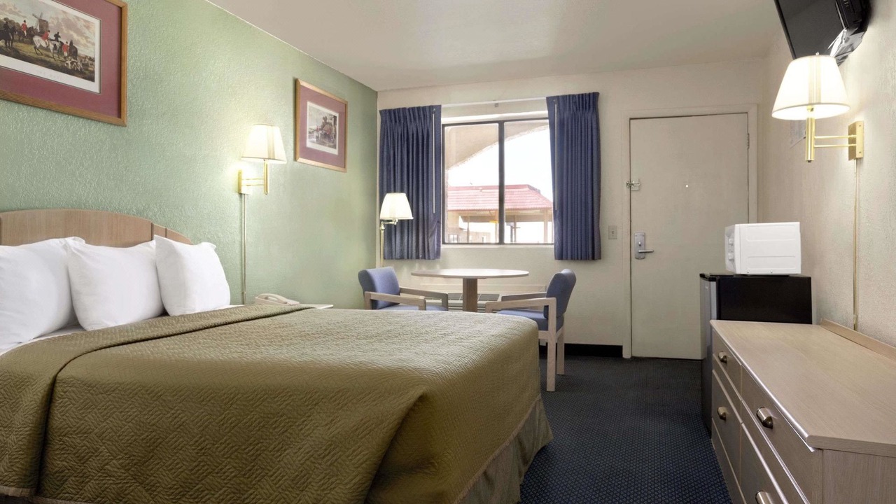 Photo of Bedroom in Holbrook