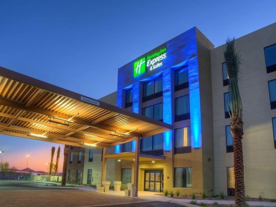 Photo of Buildings in Desert Ridge West