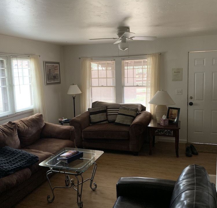 Photo of Livingroom in Oracle