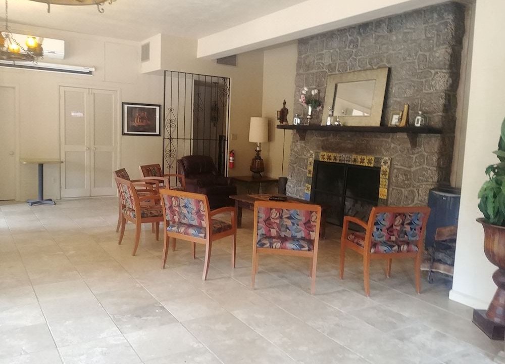 Photo of Livingroom in Oracle