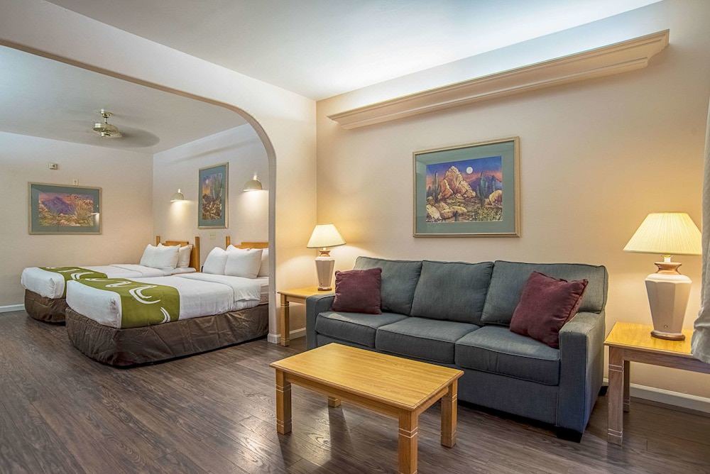 Photo of Livingroom in Youngtown