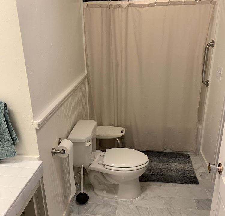 Photo of Bathroom in Oracle