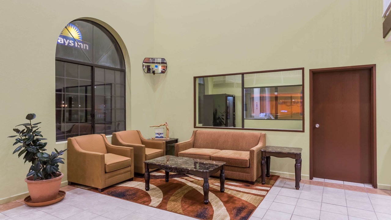Photo of Livingroom in Holbrook