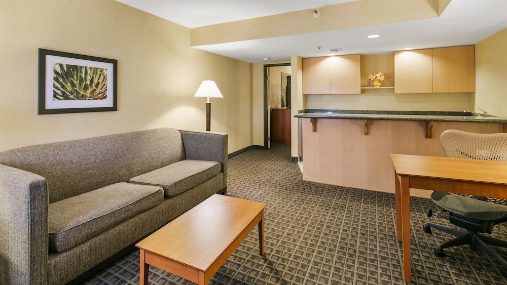 Photo of Livingroom in Thunderbird Industrial Airpark