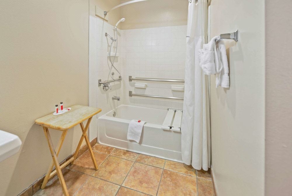 Photo of Bathroom in Lebec