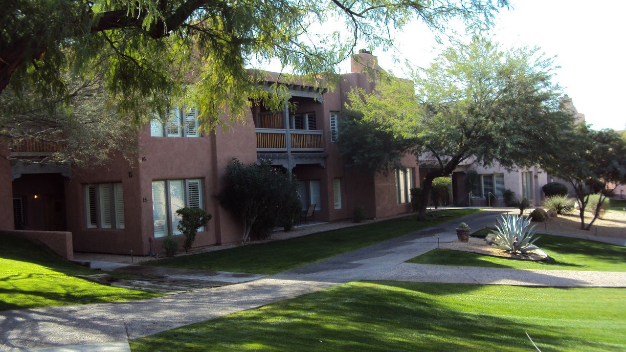 Photo of Buildings in Cave Creek