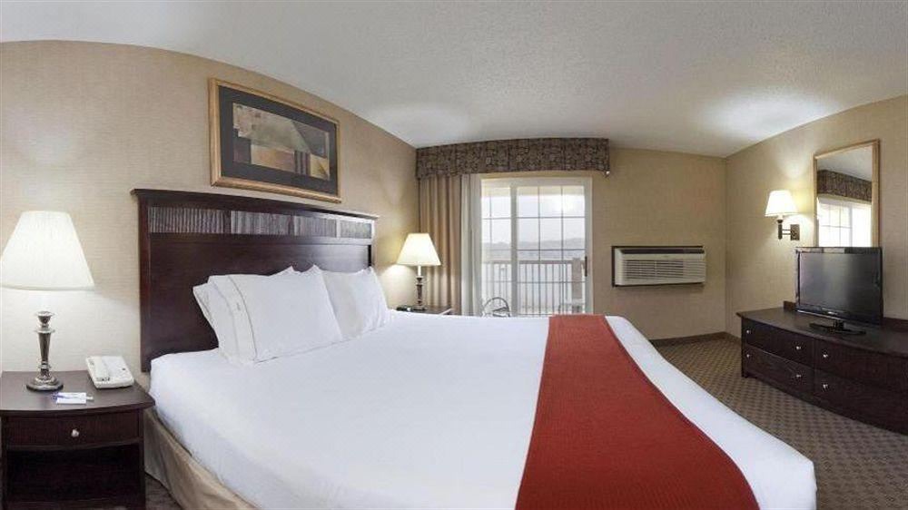 Photo of Bedroom in Le Claire