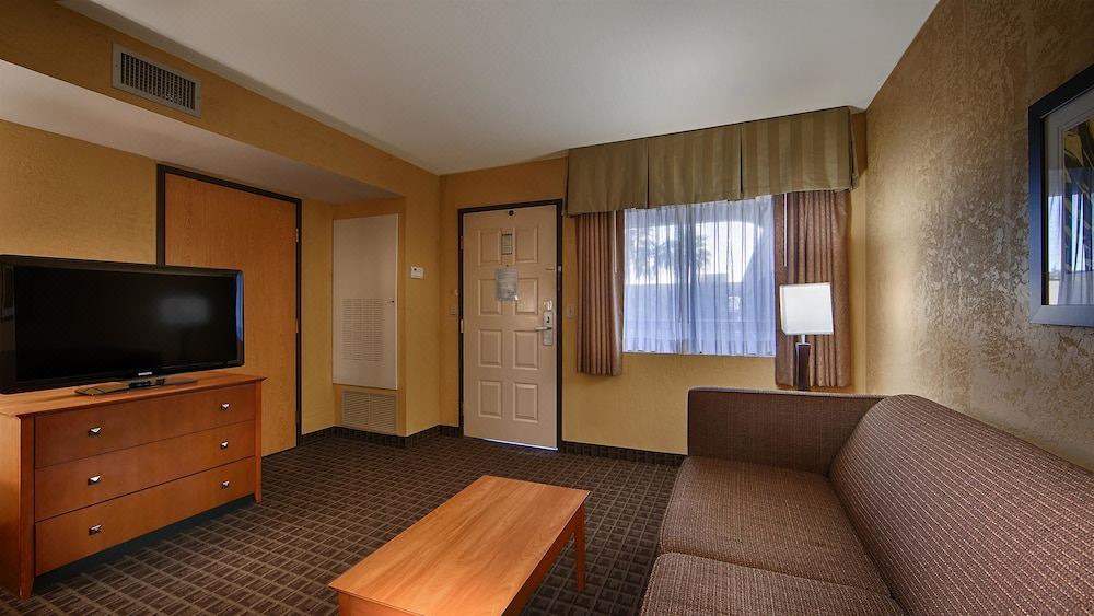 Photo of Livingroom in Thunderbird Industrial Airpark
