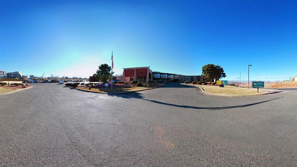 Photo of Outdoor in Page
