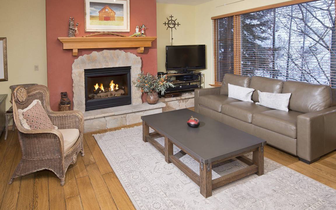Photo of Livingroom in Edwards