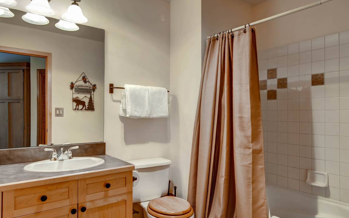 Photo of Bathroom in River Run