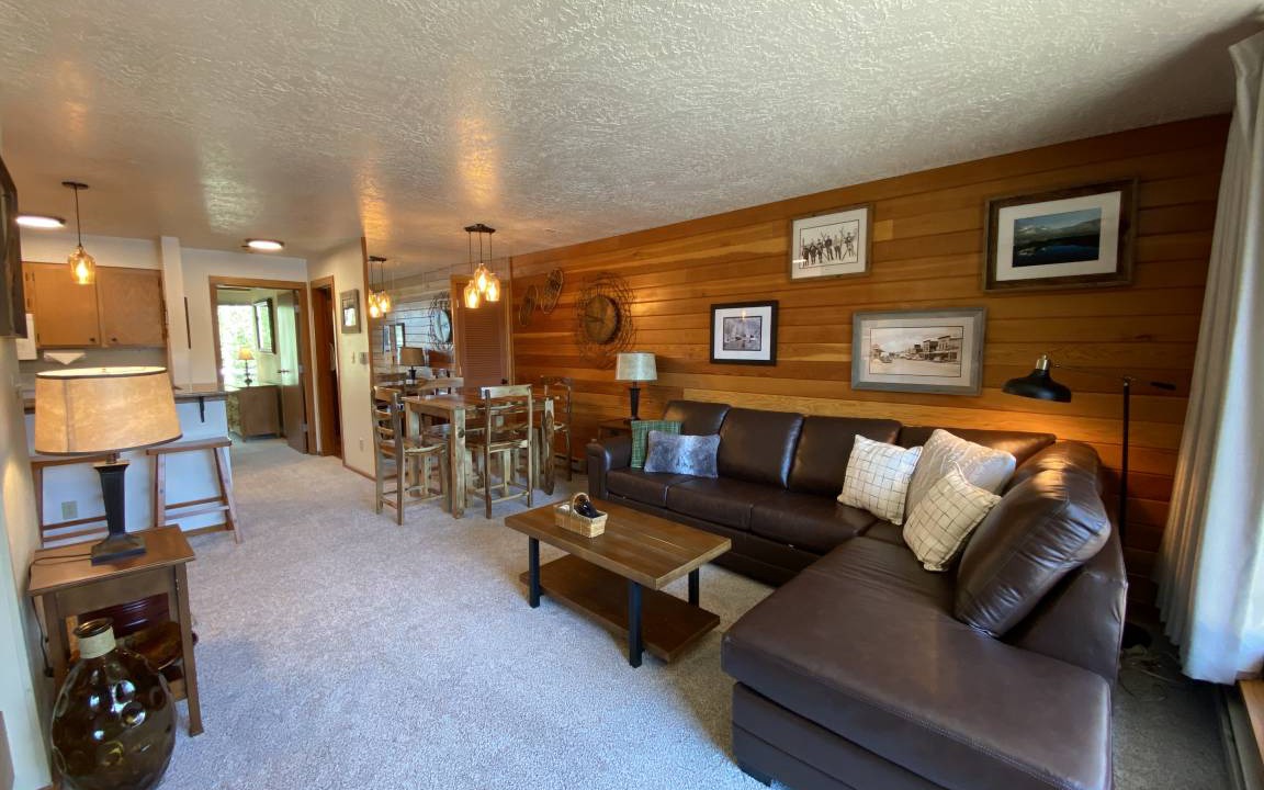 Photo of Livingroom in Lakeside Village