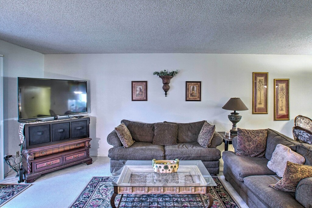 Photo of Livingroom in Winfield Place