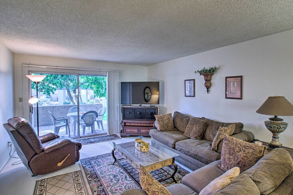 Photo of Livingroom in Winfield Place