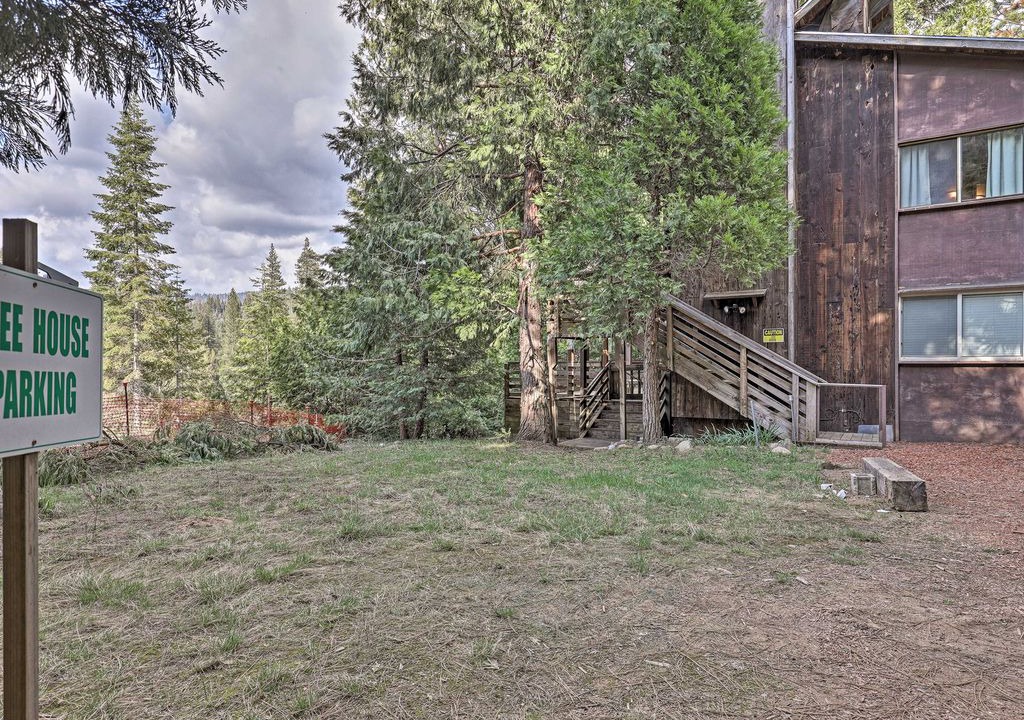 Photo of Buildings in Fish Camp