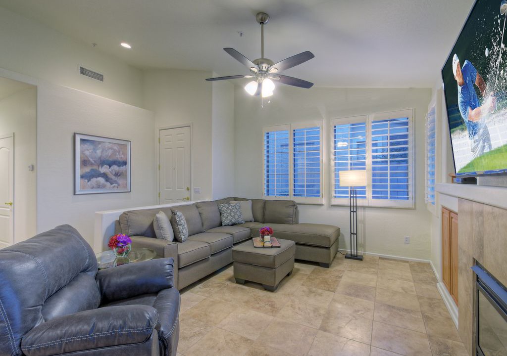 Photo of Livingroom in Alta Mesa