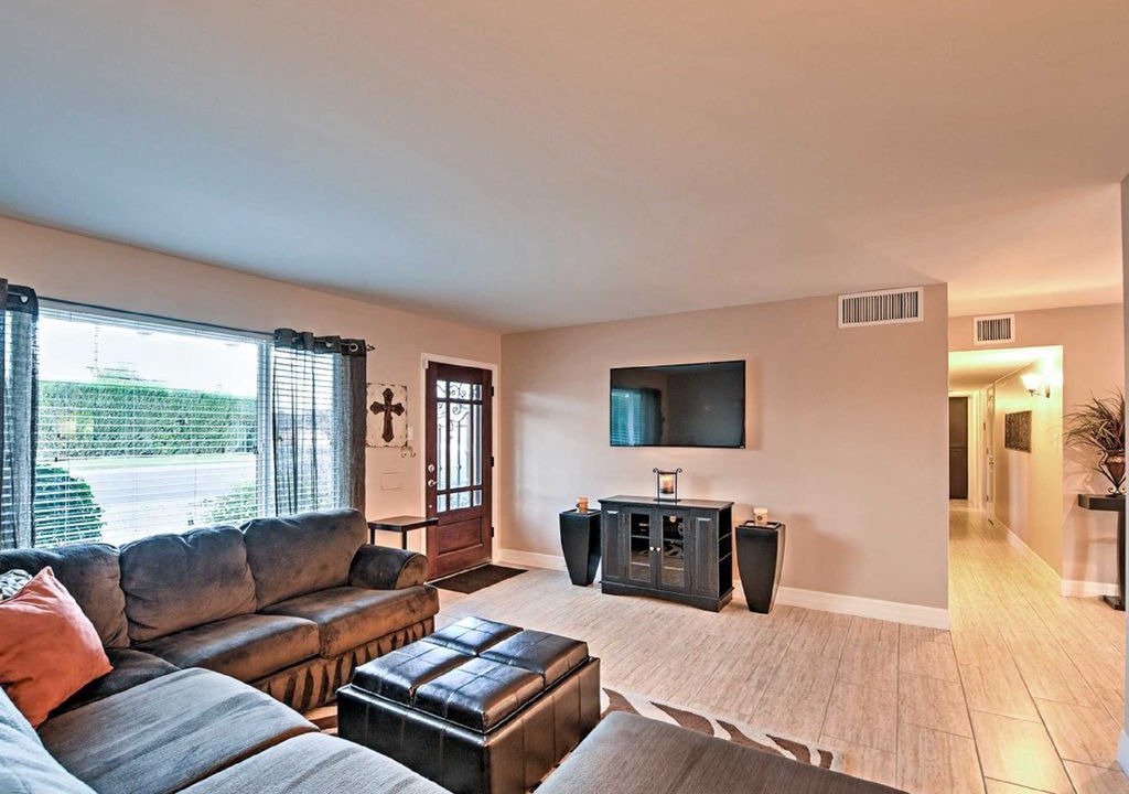 Photo of Livingroom in Scottsdale Estates Five