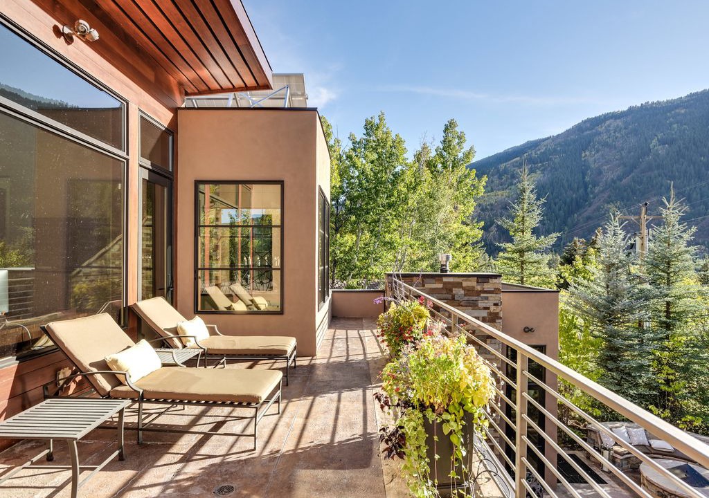 Photo of Patio Balcony in Mountain Valley