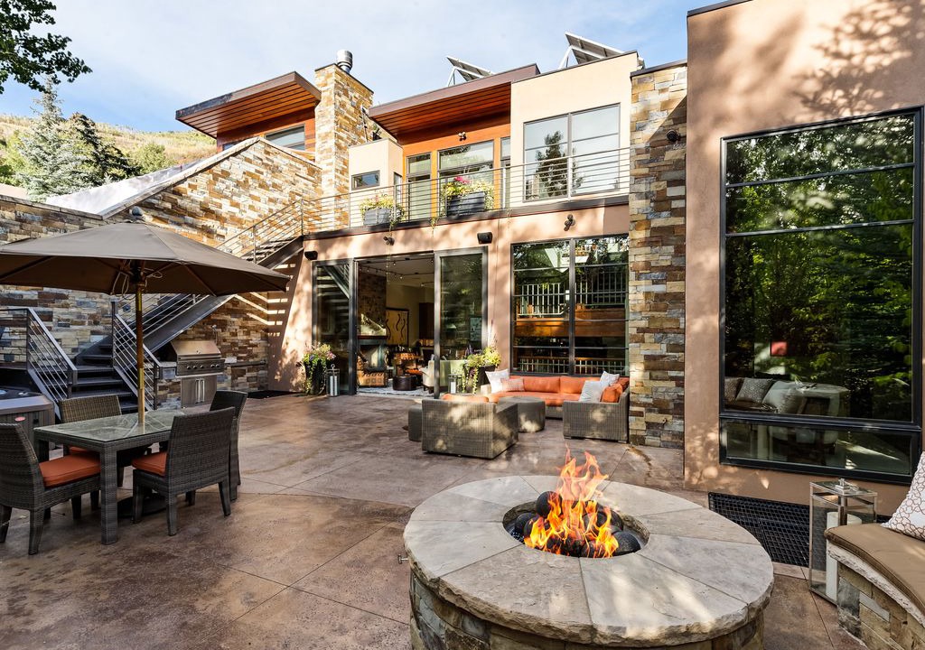 Photo of Patio Balcony in Mountain Valley