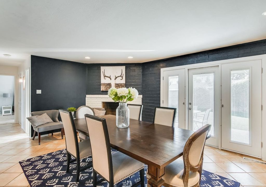 Photo of Livingroom in Peaceful Valley