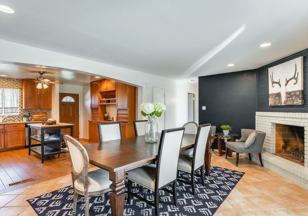 Photo of Livingroom in Peaceful Valley