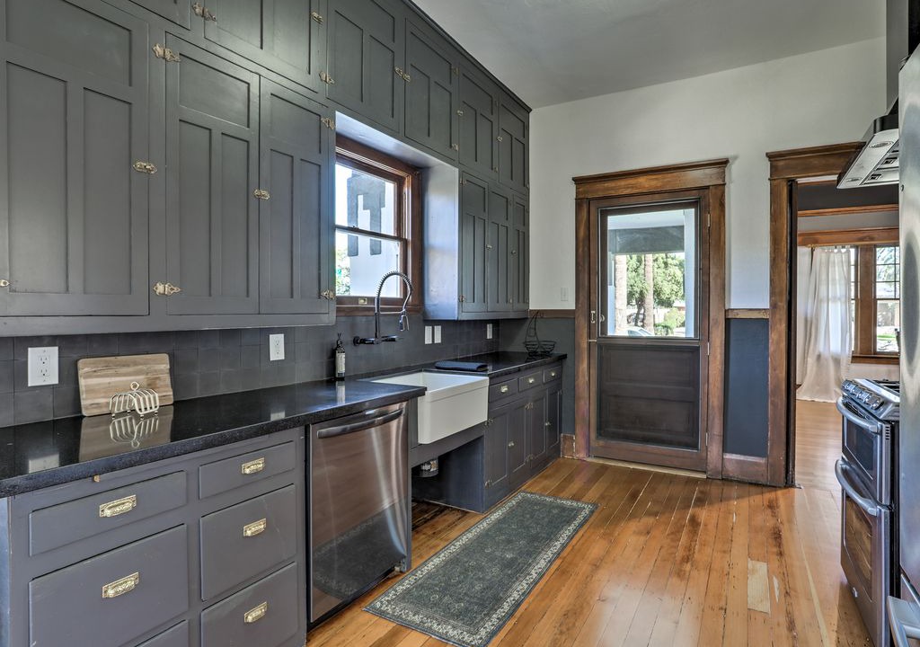 Photo of Kitchen in Roosevelt