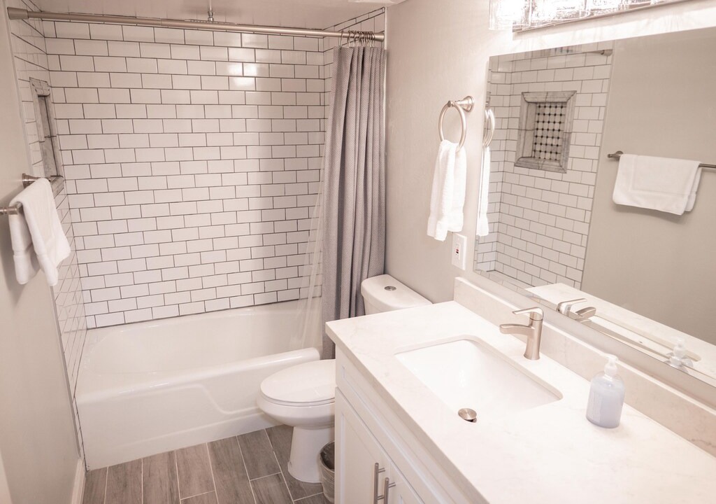 Photo of Bathroom in Inner Circle
