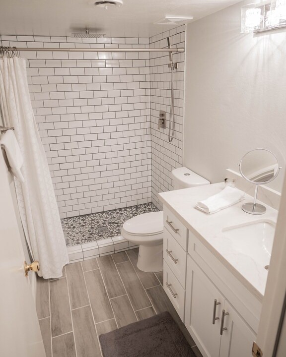 Photo of Bathroom in Inner Circle