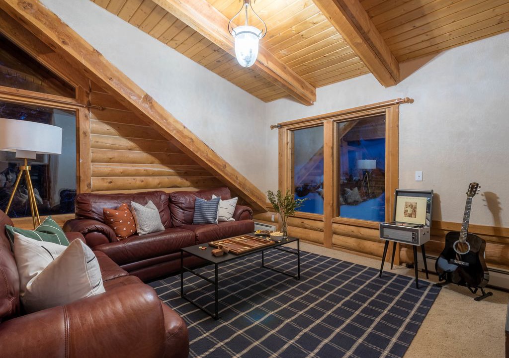 Photo of Livingroom in Summit Park
