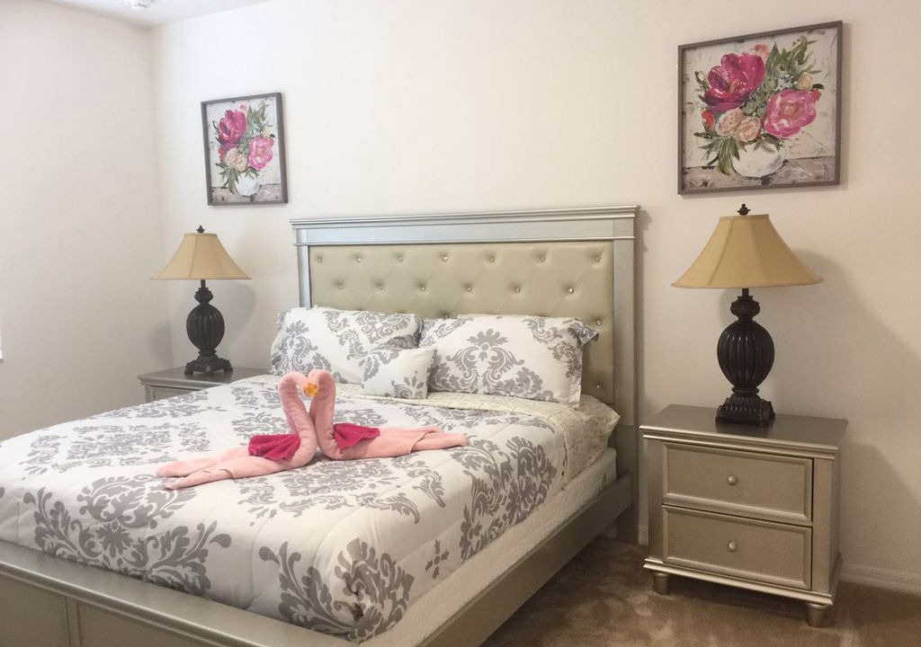 Photo of Bedroom in Scottsdale Estates Six
