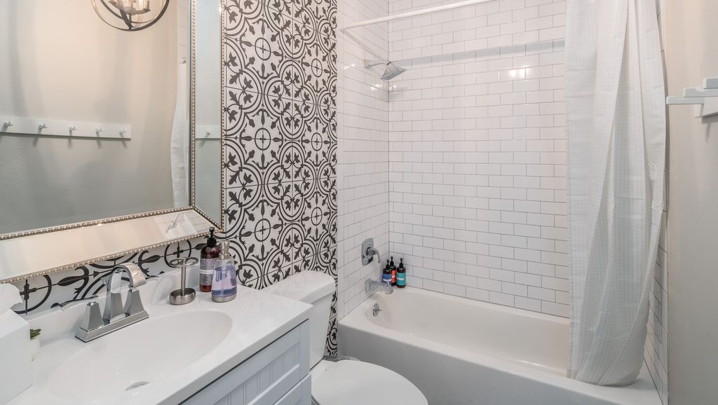 Photo of Bathroom in Garfield