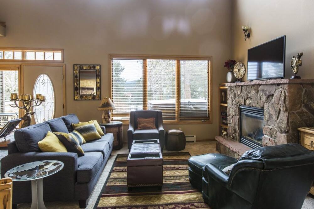 Photo of Livingroom in Stanley Hills