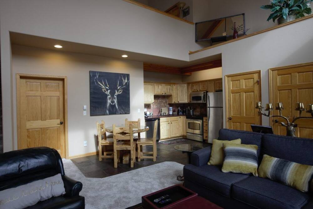 Photo of Livingroom in Stanley Hills